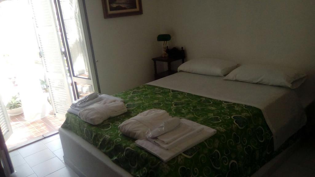 Cala Cavone Guest House Ponza Exterior photo